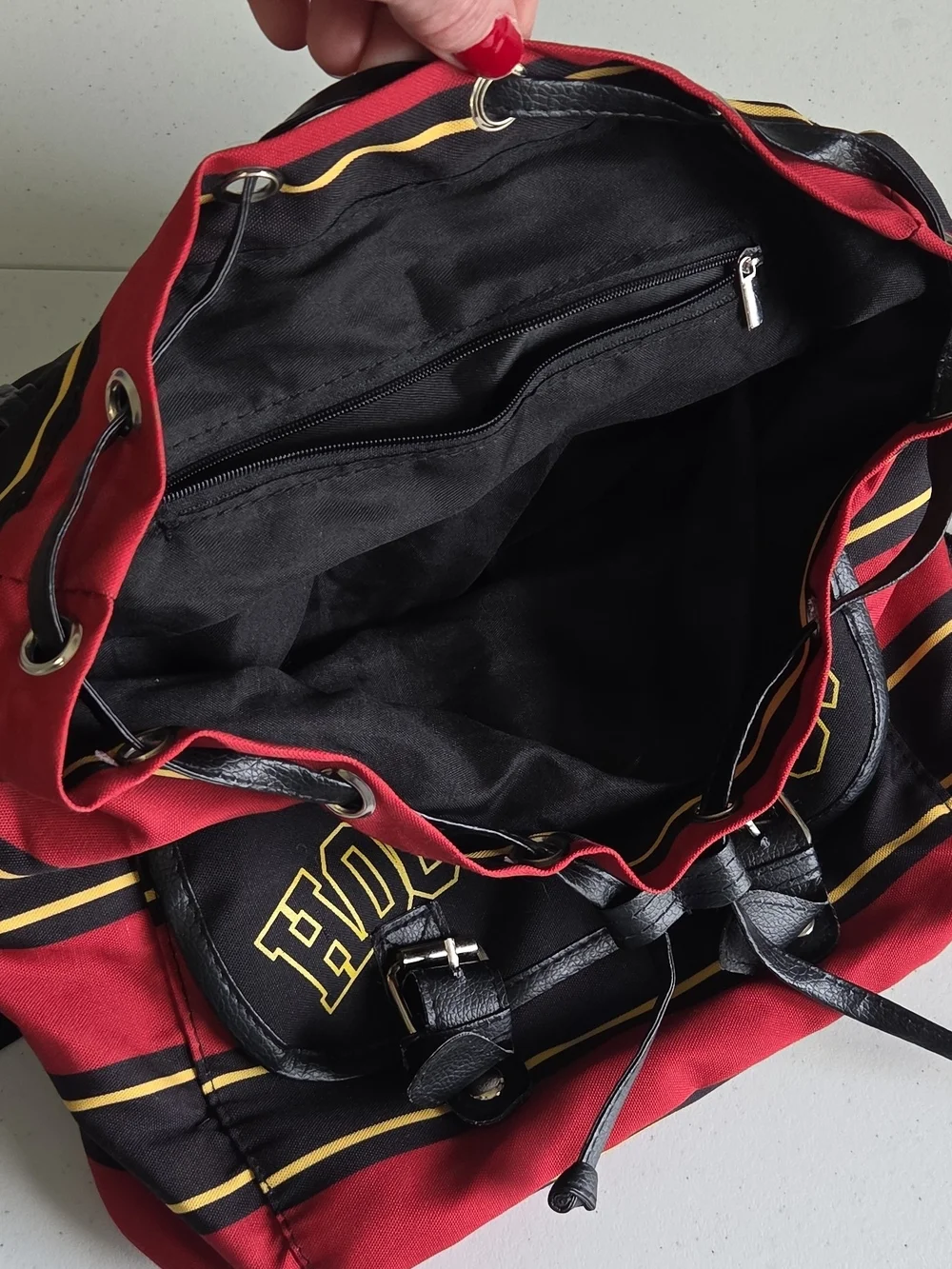 Hogwarts Harry Potter Striped Slouchy Rucksack Backpack Buckle Snaps Red/Black